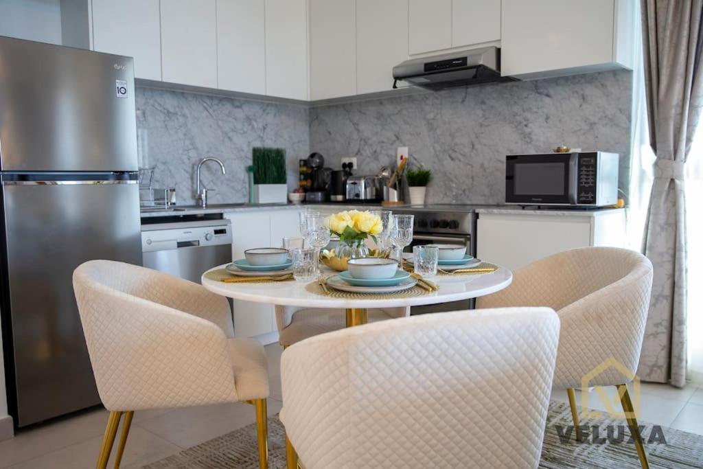 Veluxa - Luxury And Bright 1 Bedroom Apartment, Burj View! 迪拜 外观 照片