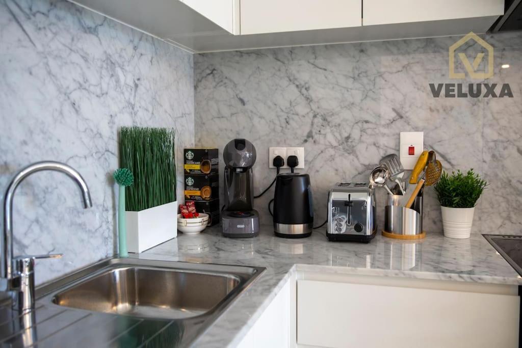 Veluxa - Luxury And Bright 1 Bedroom Apartment, Burj View! 迪拜 外观 照片