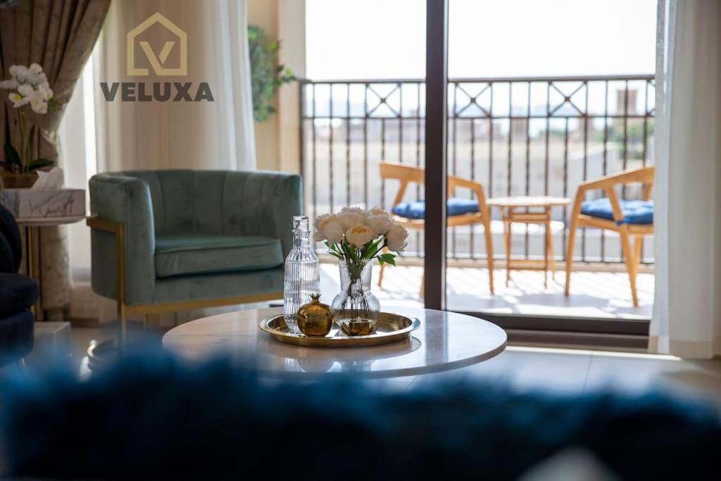 Veluxa - Luxury And Bright 1 Bedroom Apartment, Burj View! 迪拜 外观 照片