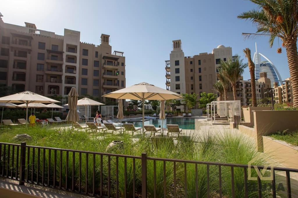 Veluxa - Luxury And Bright 1 Bedroom Apartment, Burj View! 迪拜 外观 照片